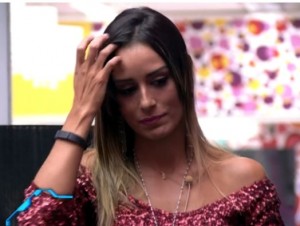 Com 54% dos votos do público, Letícia é a 9º eliminada do BBB14 Com 54% dos votos do público, Letícia é a 9º eliminada do BBB14