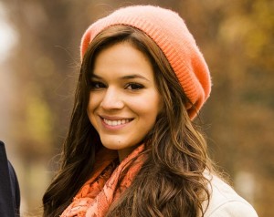 Luiza (Bruna Marquezine): a filha de Helena e Virgílio encantará Laerte, ex-namorado da mãe, com quem viverá um romance