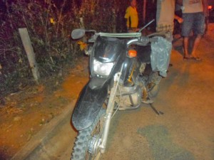 Motocicleta que se envolveu em acidente em S. J. de Ubá-RJ