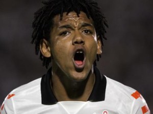 Com golaços de Romarinho e Jadson, Corinthians vira e vence o Oeste