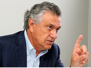 Cubana abandona o programa Mais Médicos e se refugia no gabinete de Ronaldo Caiado na Câmara Federal para pedir asilo político ao Brasil