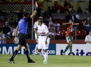 São Paulo e Portuguesa não saem do zero em jogo de lances duvidosos São Paulo e Portuguesa não saem do zero em jogo de lances duvidosos