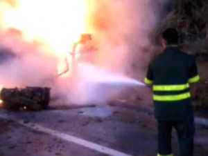 Acidente entre veículos na BR-101 mata 5 pessoas carbonizadas