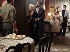 Quarteto briga mais uma vez e pessoal da pensão se diverte (Foto: Joia Rara/TV Globo) Quarteto briga mais uma vez e pessoal da pensão se diverte (Foto: Joia Rara/TV Globo)