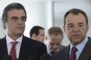 Sérgio Cabral busca apoio federal para enfrentar ataques a UPPs no Rio