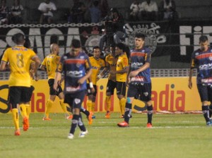 Corinthians faz 2 a 0 no Bahia de Feira e estreia com classificação na Copa do Brasil