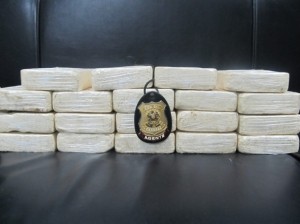 Polícia Federal prende homem com cerca de 20 kg de cocaína