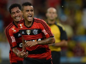 Flamengo goleia a Cabofriense e fica perto da final do Carioca 2014