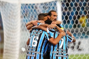 Grêmio vence o Brasil de Pelotas e está na decisão do Campeonato Gaúcho de 2014 Grêmio vence o Brasil de Pelotas e está na decisão do Campeonato Gaúcho de 2014