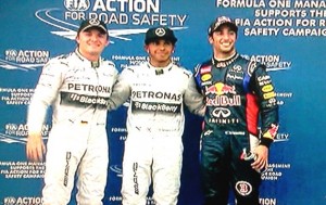 Lewis Hamilton faz a primeira pole position da temporada na Austrália