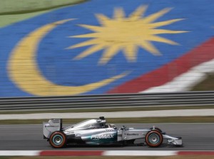 Hamilton crava a pole position para o GP da Malásia e Massa fica só em 13º