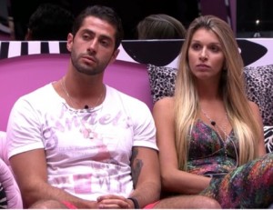 BBB14: Tatiele e Marcelo se enfrentam no 15º paredão com resultado na terça-feira (25/03) BBB14: Tatiele e Marcelo se enfrentam no 15º paredão com resultado na terça-feira (25/03)