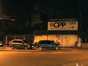 Quatro policiais ficam feridos em disparo acidental no Alemão