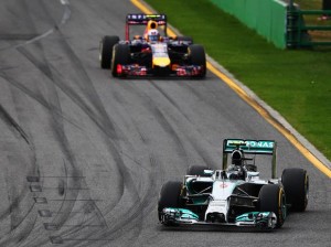 Rosberg vence na Austrália e Massa não passa da primeira curva