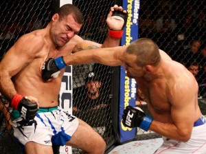 Shogun é nocauteado por Henderson no UFC em Natal Shogun é nocauteado por Henderson no UFC em Natal