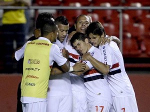 São Paulo vence o Audax em noite inspirada de Luis Fabiano