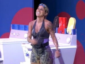 Vanessa vence a prova do sabão e se torna a nova Líder do BBB14