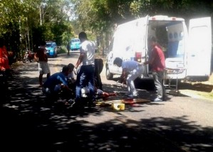 Acidente entre um ciclomotor e um caminhão deixa idoso gravemente ferido na RJ-200, em Miracema, RJ