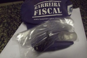 Cocaína e arrebites apreendidos com caminhoneiro no Cruzamento de Bom Jesus Cocaína e arrebites apreendidos com caminhoneiro no Cruzamento de Bom Jesus