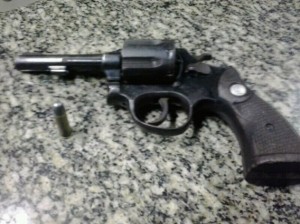 Homem é preso após tentar atirar contra a polícia em Itaperuna