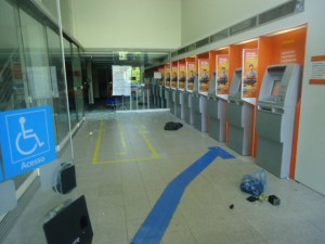 Banco Itaú da Major Porfirio Henrique é invadido em Itaperuna, RJ