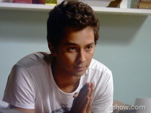 Ben tenta colocar o amigo contra a parede e questiona atitudes de Anita (Foto: Malhação / TV Globo) Ben tenta colocar o amigo contra a parede e questiona atitudes de Anita (Foto: Malhação / TV Globo)