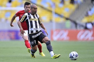 Botafogo empata com o Internacional no Maracanã