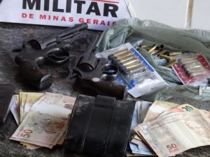 Bandidos roubam velhinho, trocam tiros com a polícia, são feridos e presos em Carangola