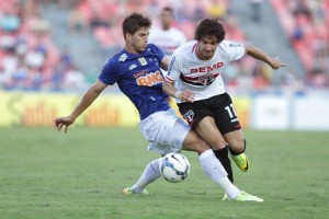 Cruzeiro sai na frente, mas fica no empate por 1 x 1 com o São Paulo Cruzeiro sai na frente, mas fica no empate por 1 x 1 com o São Paulo