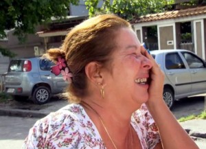 Mãe de dentista se desespera ao saber da notícia da morte da filha