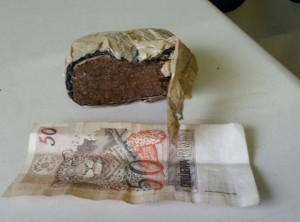 Droga e dinheiro apreendidos com a mulher em Miracema