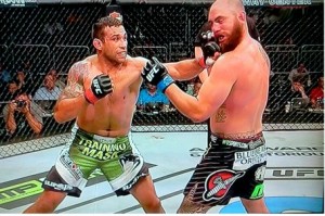 Fabrício Werdum dá surra em Travis Browne e desafia o campeão Cain Velasquez