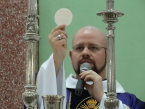 Falso Padre ouviu confissões e até distribuiu na eucaristia