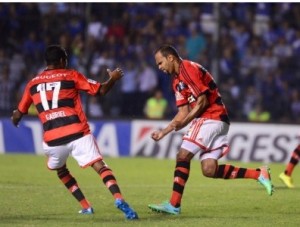 Flamengo desfalcado vence Emelec no Equador e segue firme na Libertadores Flamengo desfalcado vence Emelec no Equador e segue firme na Libertadores