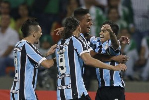 Grêmio vence o Nacional-URU e garante segunda melhor campanha da Libertadores