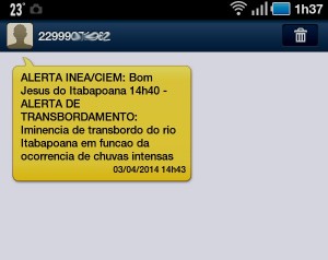O INEA alertou a população via SMS nos celulares cadastrados sobre a cheia