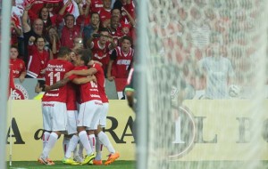 Internacional bate o Vitória-BA na estreia no Brasileirão