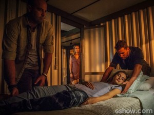 Lili irá simular desmaio para enganar LC e Tereza (Foto: Além do Horizonte / TV Globo)