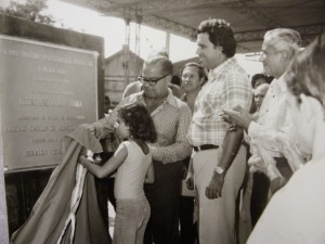 Luiz Fernando Linhares junto com o governador Faria Lima inaugurando a RJ-220