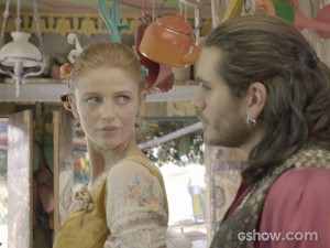 Milita vai fugir do assunto com o violeiro? (Foto: Meu Pedacinho de Chão/TV Globo)