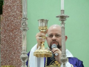 Falso padre celebra missa em Laje do Muriaé e Porciúncula, e acaba na delegacia
