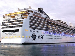 Trabalhadores foram resgatados do navio MSC Magnifica (Foto: Rogério Paiva/Divulgação)