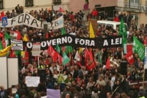 Portugueses celebram 40 anos da Revolução dos Cravos