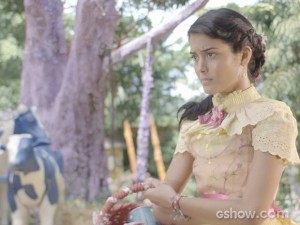 Será que Rosinha será capaz de levar seus terríveis planos adiante? (Foto: Meu Pedacinho de Chão/TV Globo) Será que Rosinha será capaz de levar seus terríveis planos adiante? (Foto: Meu Pedacinho de Chão/TV Globo)