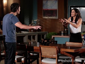 Verônica sai do sério ao flagrar Laerte com Luiza ao telefone (Foto: Felipe Monteiro / TV Globo) Verônica sai do sério ao flagrar Laerte com Luiza ao telefone (Foto: Felipe Monteiro / TV Globo)