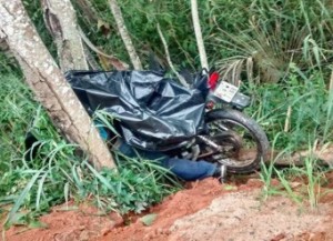 Homem morre em acidente na RJ-220 em acidente de motocicleta Homem morre em acidente na RJ-220 em acidente de motocicleta