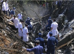 Avião cai, mata ministros e outras autoridades Avião cai, mata ministros e outras autoridades