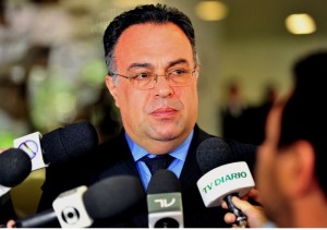 Deputado André Vargas, Ex-PT e agora sem partido, é notificado pelo Diário Oficial