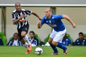 Cruzeiro sai na frente, mas toma virada do Atlético-MG no Independência