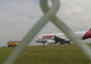 Susto em pouso de avião da TAM que estourou Pneu em São José do Rio Preto